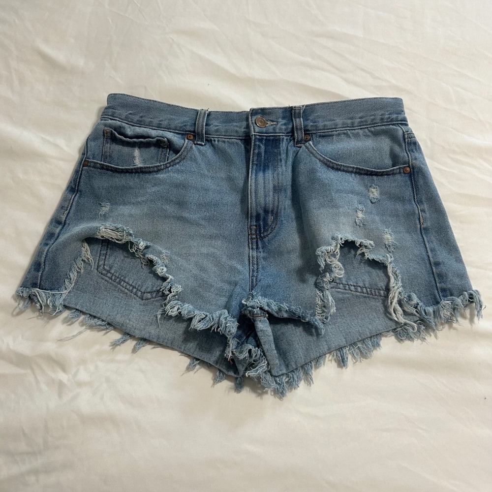 Celebrity Pink Distressed Denim Shorts Light Wash Blue Frayed Hem Womens 13/31